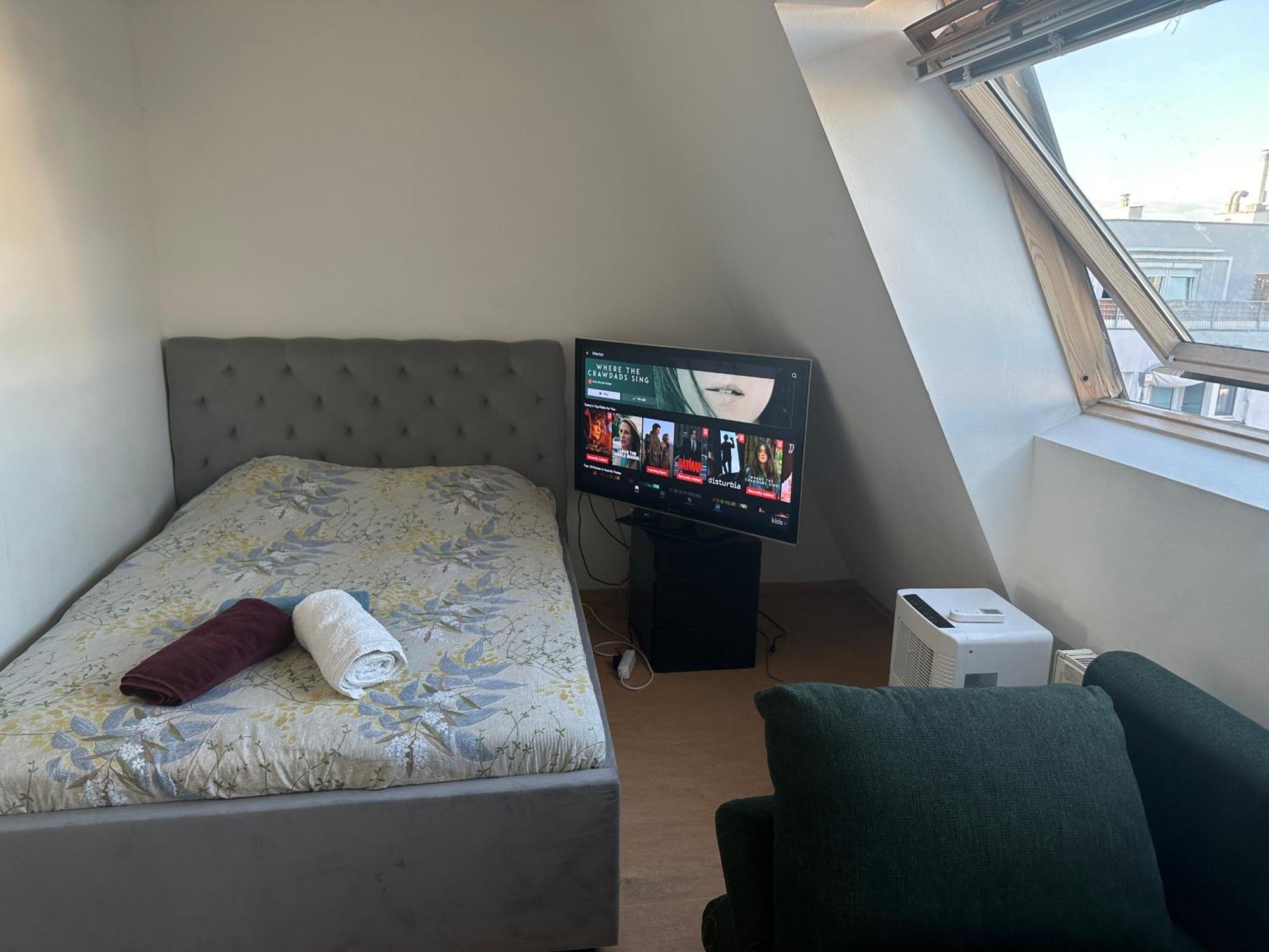 Cozy Bright Penthouse Close To U1 And U6 Metros * Wenen