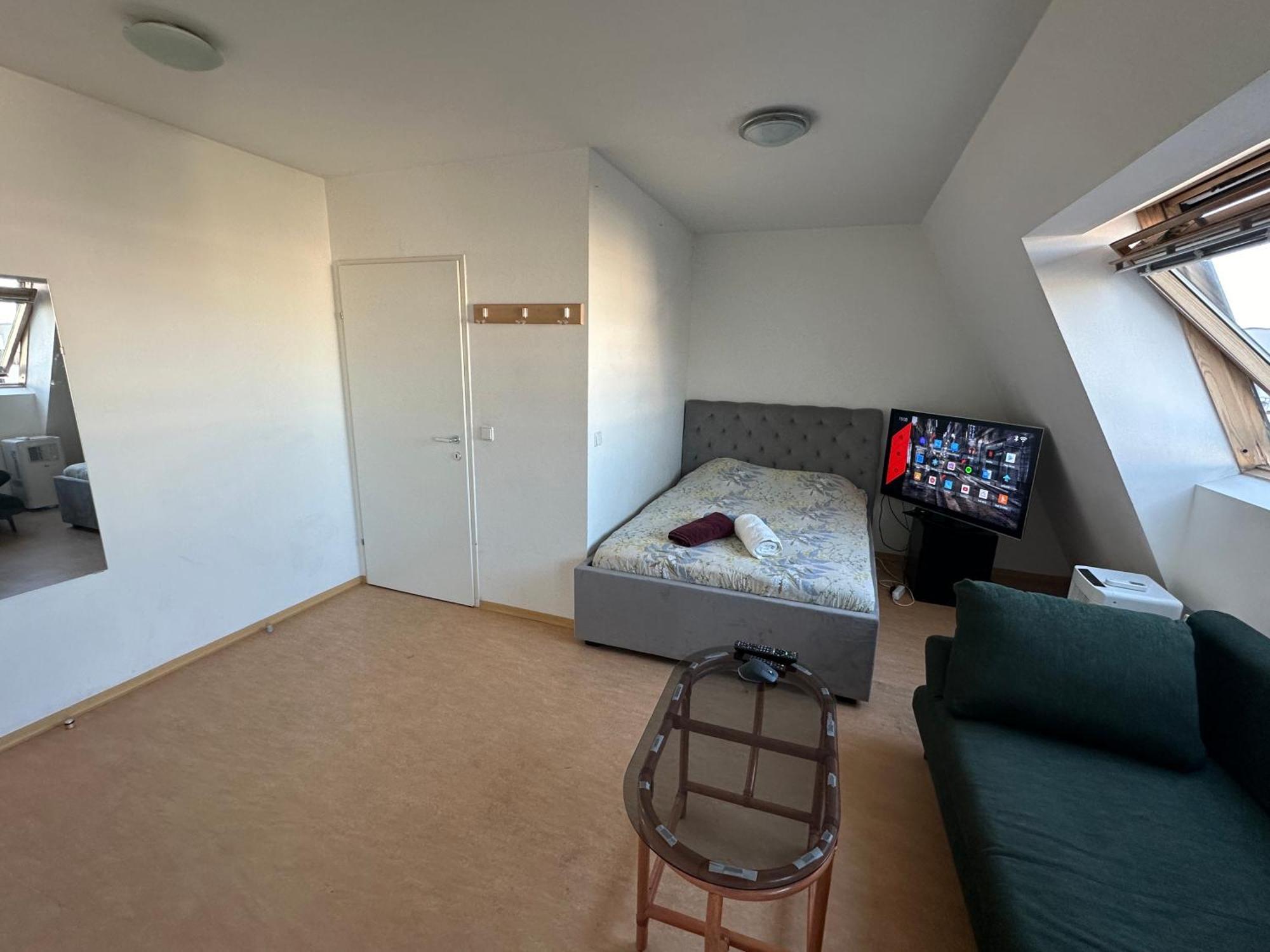 Appartement Cozy Bright Penthouse Close To U1 And U6 Metros *